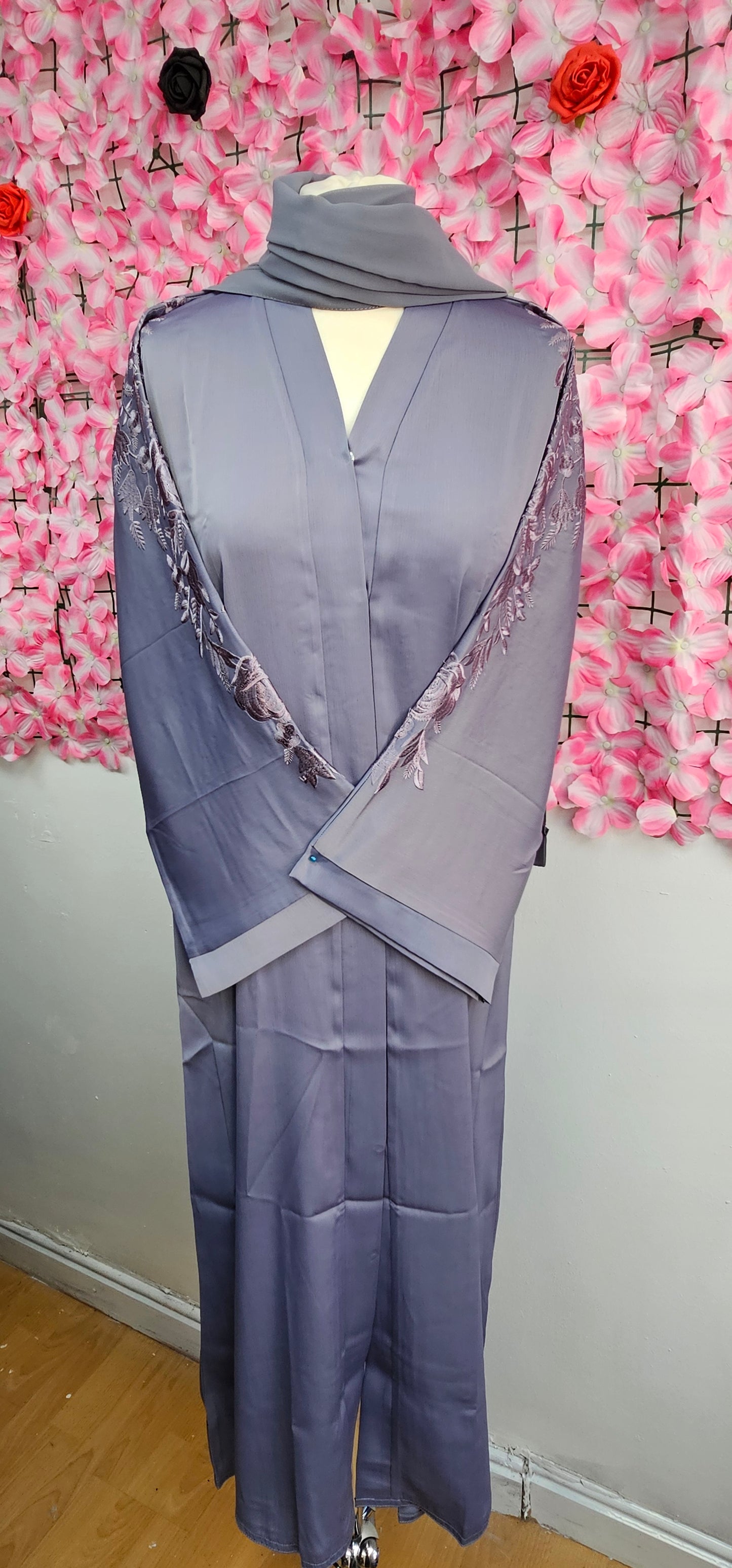 Embroidery Abaya with Buttons & Matching Scarf ā Open or Closed