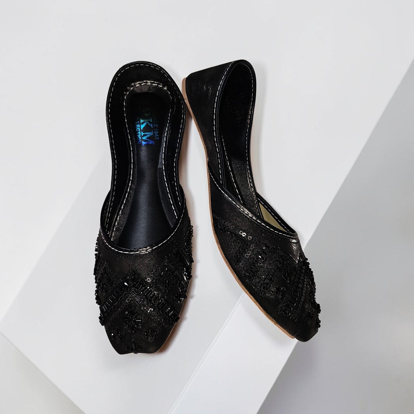 Elegant Women’s Traditional Khussa – Comfortable & Stylish