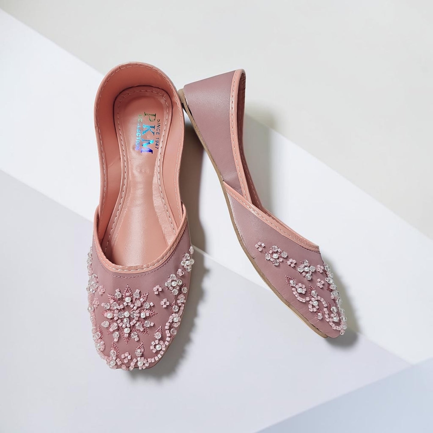 Elegant Women’s Traditional Khussa – Comfortable & Stylish