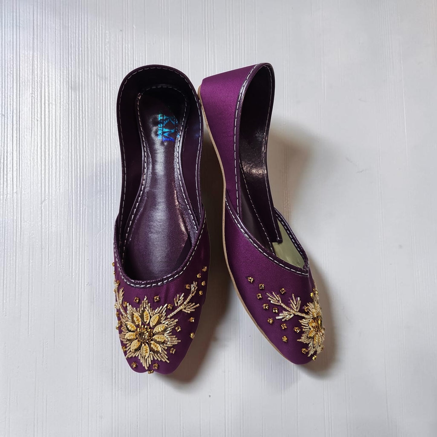 Elegant Women’s Traditional Khussa – Comfortable & Stylish