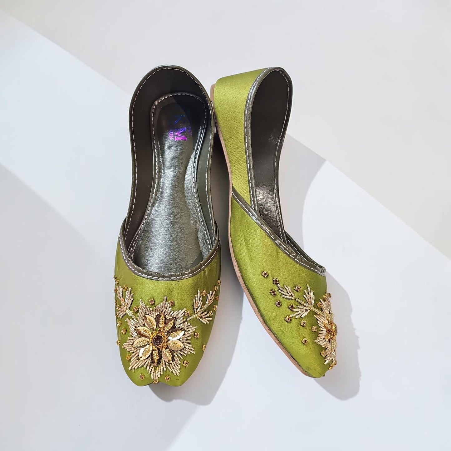 Elegant Women’s Traditional Khussa – Comfortable & Stylish