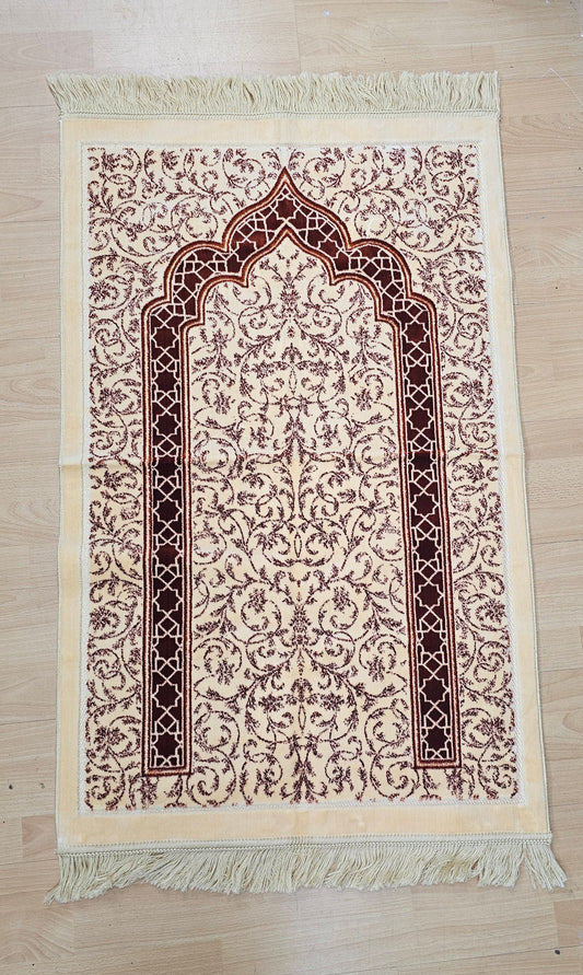 Luxury High-Quality Islamic Prayer Mat Comfortable Durable Long-Lasting Design for Enhanced Prayer Experience