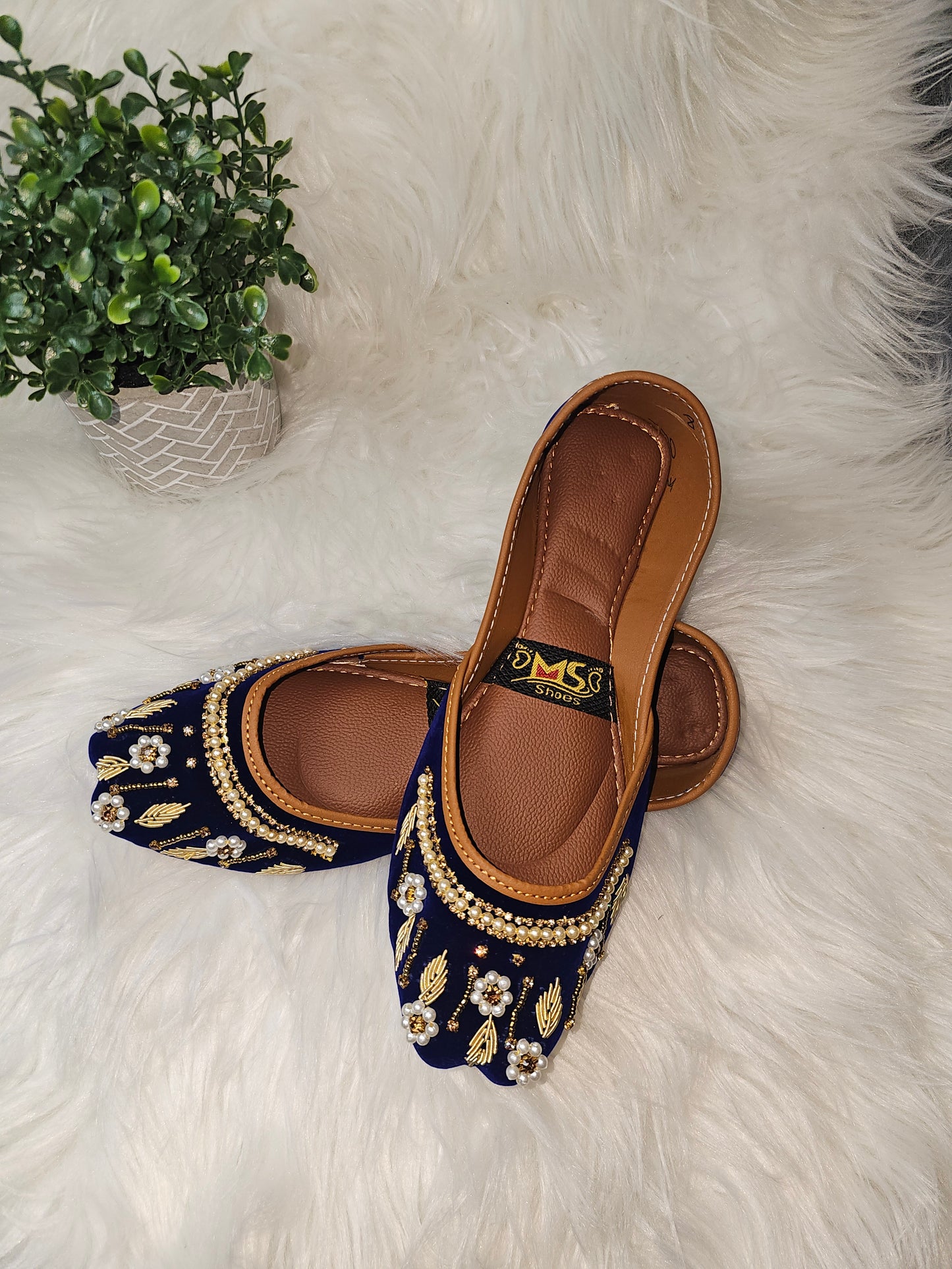 Premium Handmade Khussa – Soft Leather Traditional Shoes