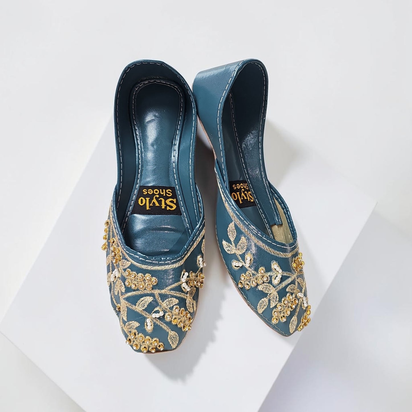 Elegant Women’s Traditional Khussa – Comfortable & Stylish