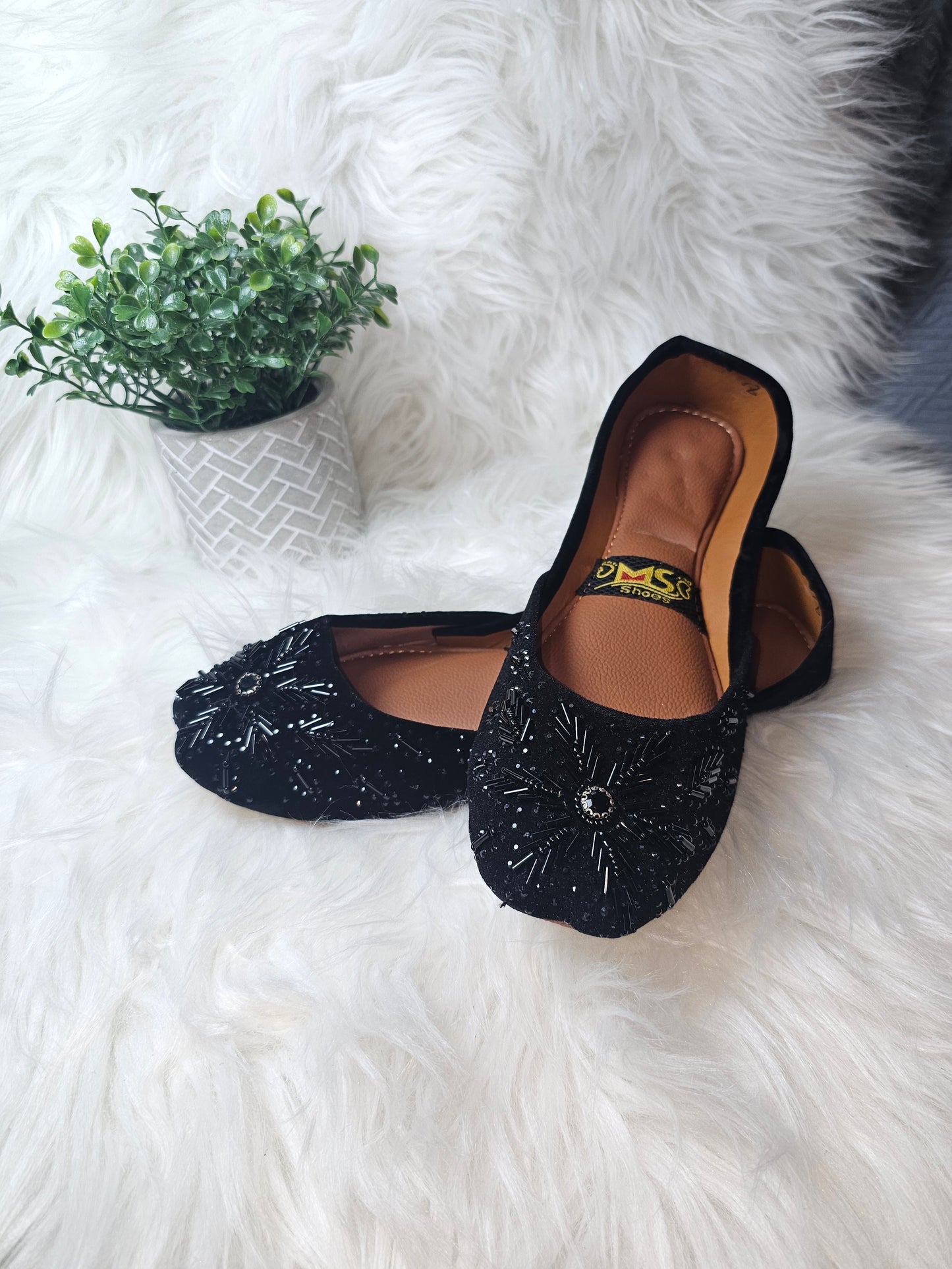 Premium Handmade Khussa – Soft Leather Traditional Shoes