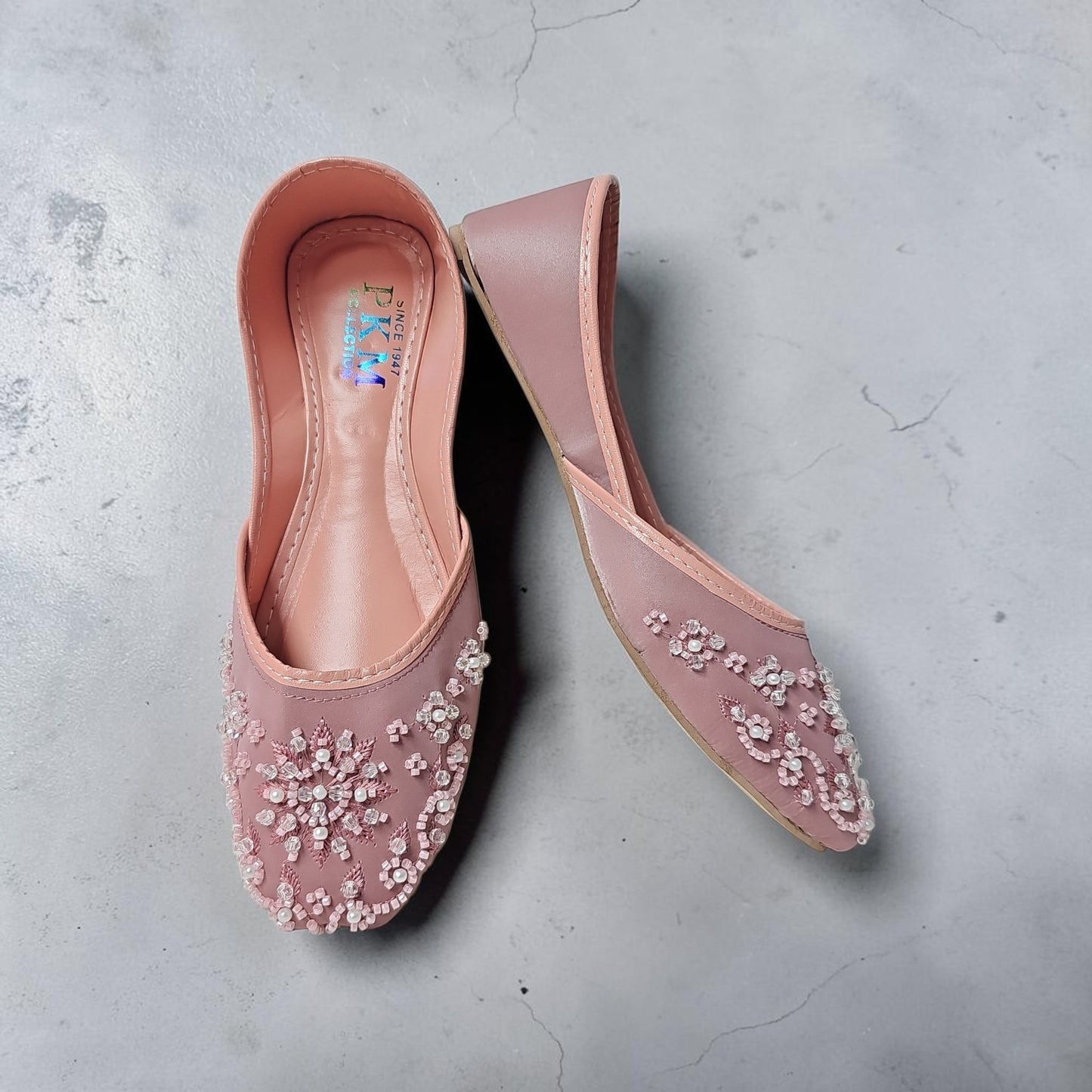 Elegant Women’s Traditional Khussa – Comfortable & Stylish