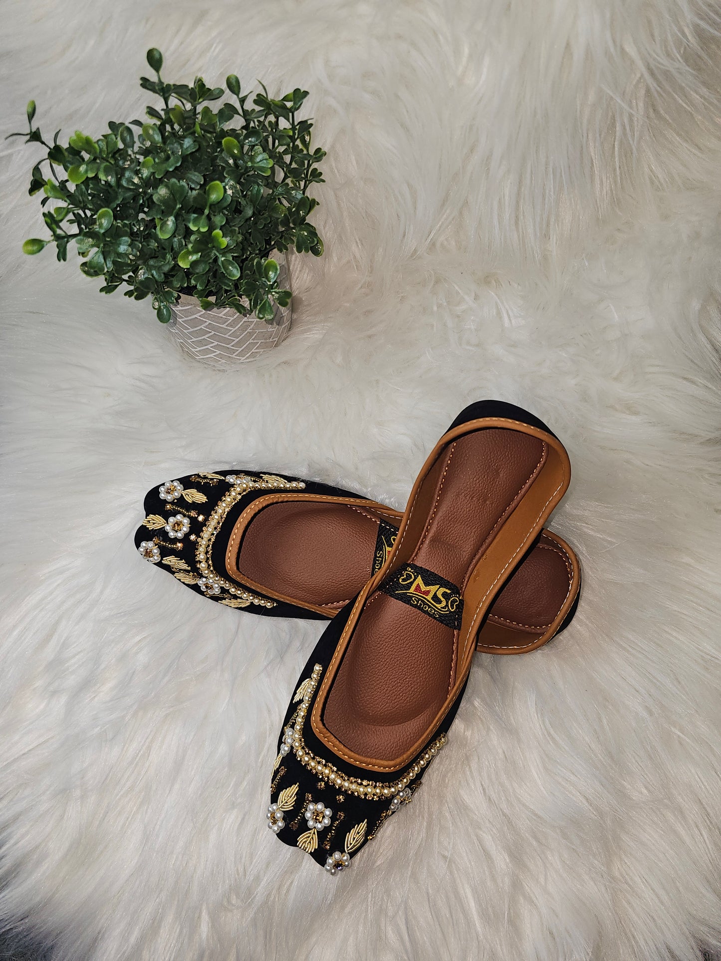Premium Handmade Khussa – Soft Leather Traditional Shoes