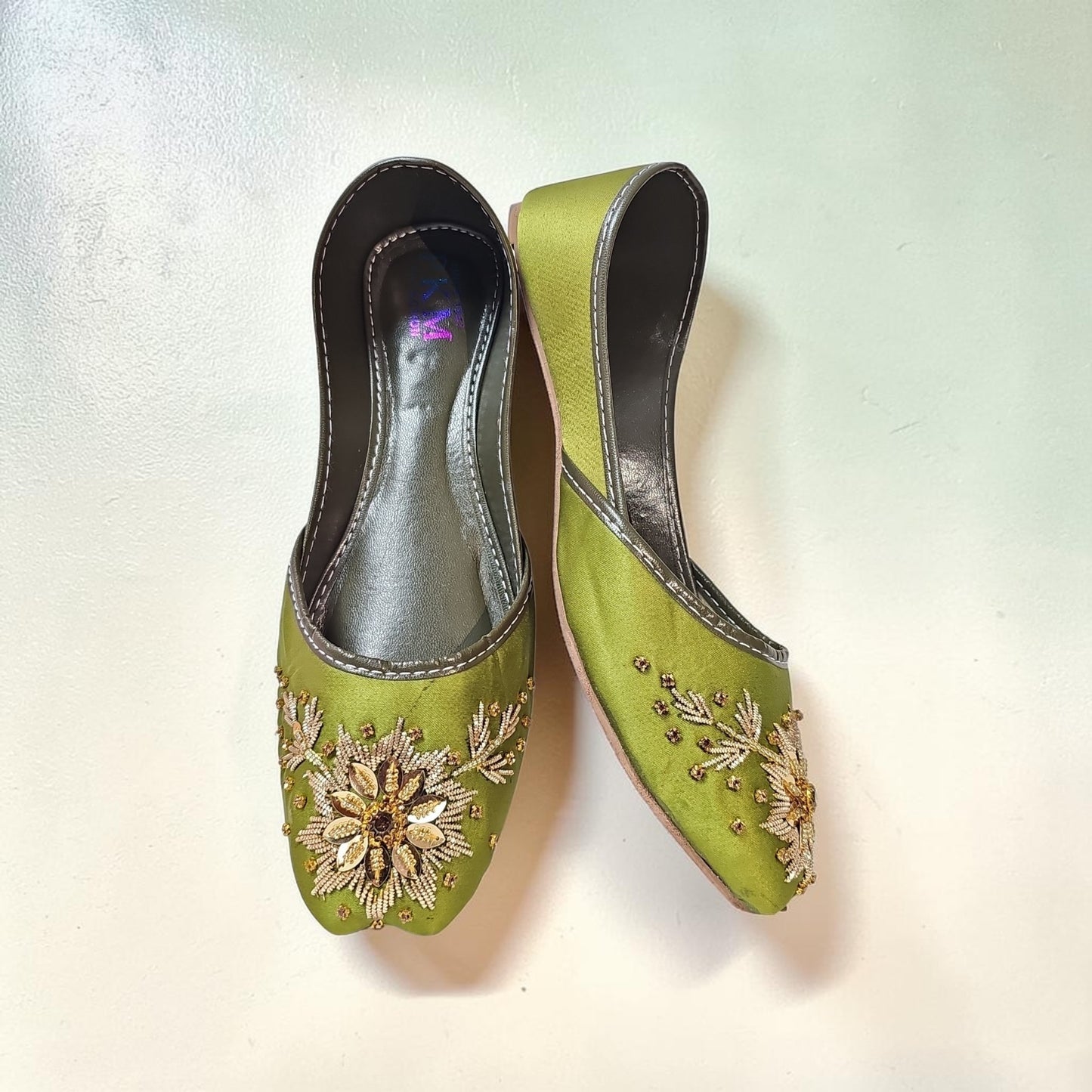 Elegant Women’s Traditional Khussa – Comfortable & Stylish