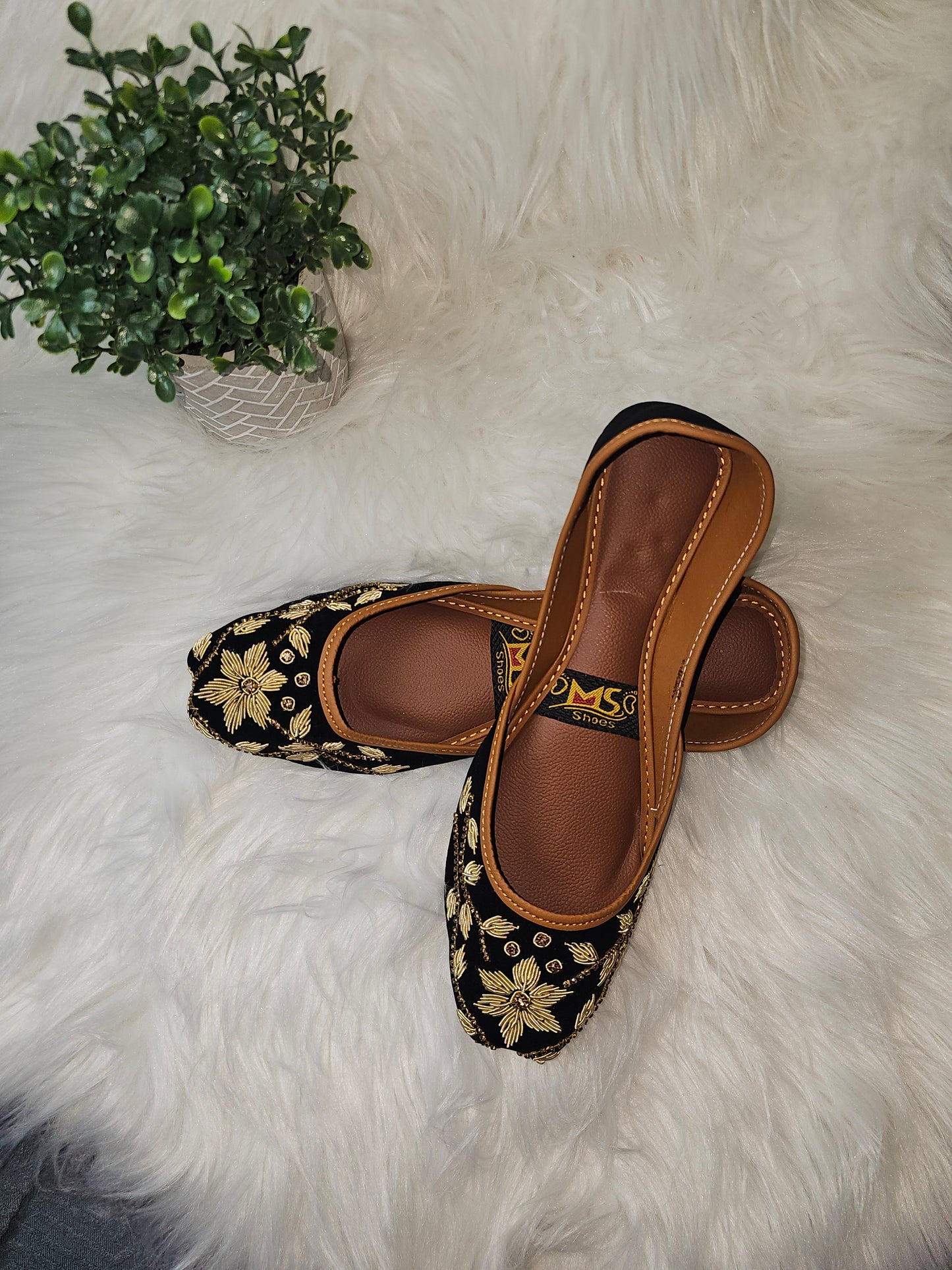 Premium Handmade Khussa – Soft Leather Traditional Shoes