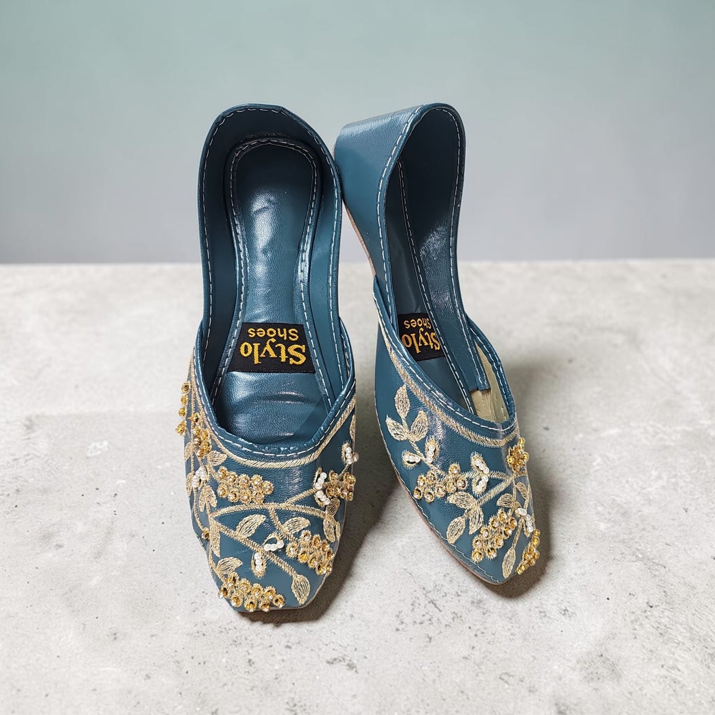 Elegant Women’s Traditional Khussa – Comfortable & Stylish