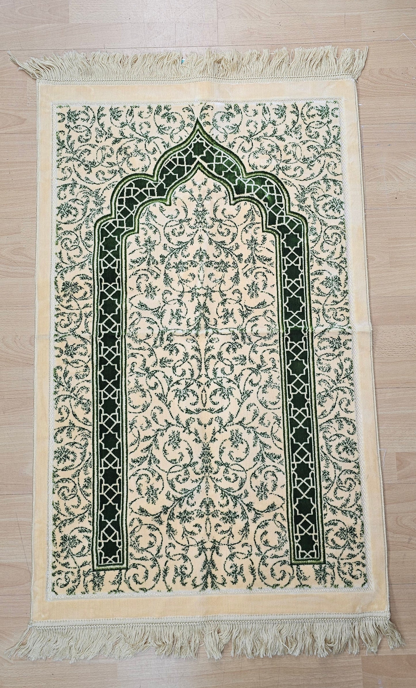 Luxury High-Quality Islamic Prayer Mat Comfortable Durable Long-Lasting Design for Enhanced Prayer Experience