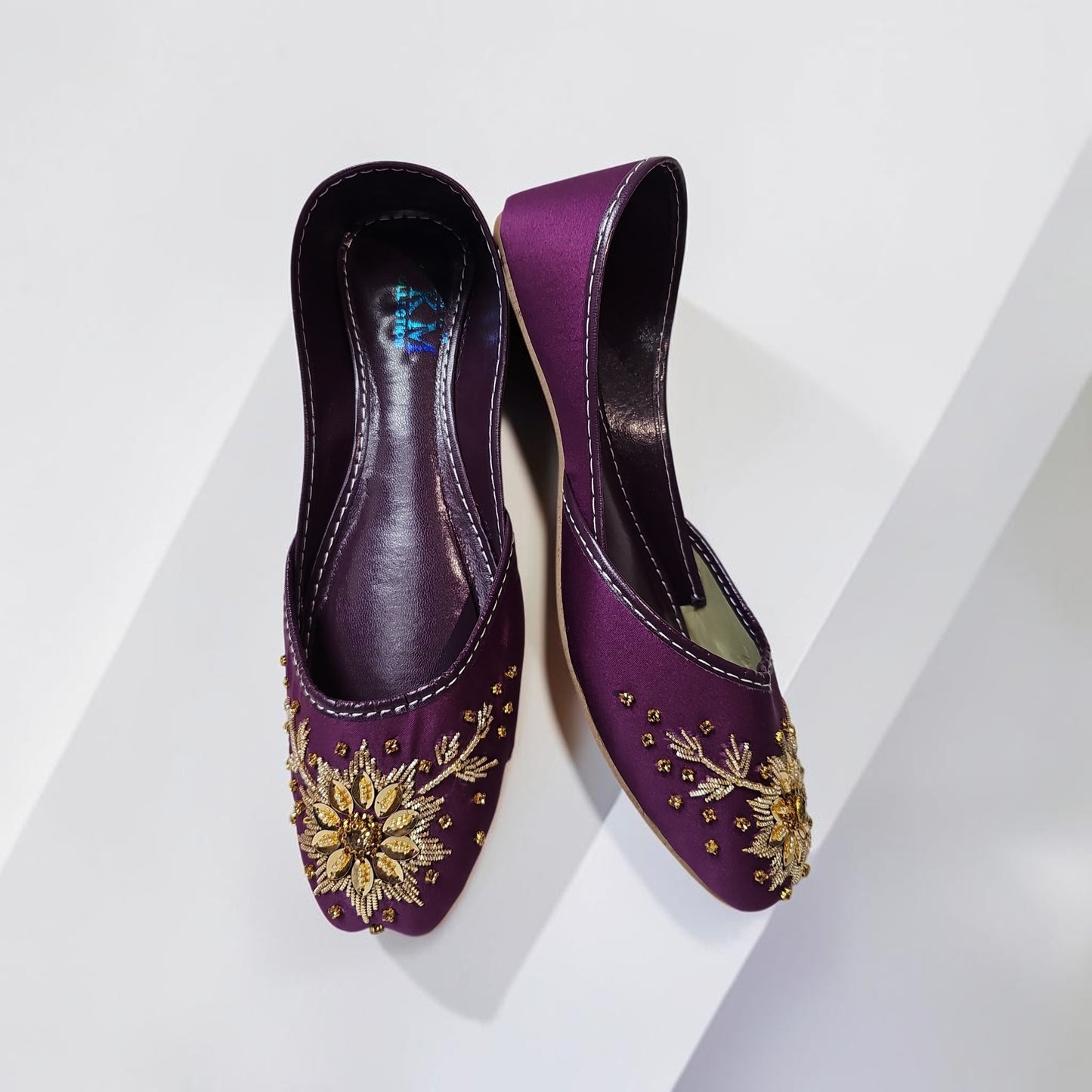 Elegant Women’s Traditional Khussa – Comfortable & Stylish