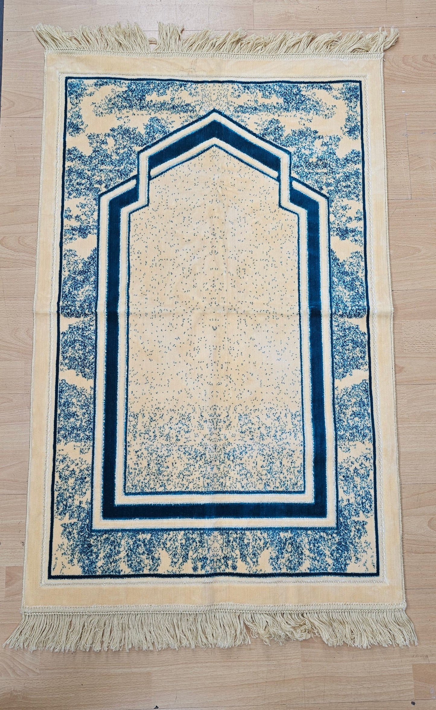 Luxury High-Quality Islamic Prayer Mat Comfortable Durable Long-Lasting Design for Enhanced Prayer Experience