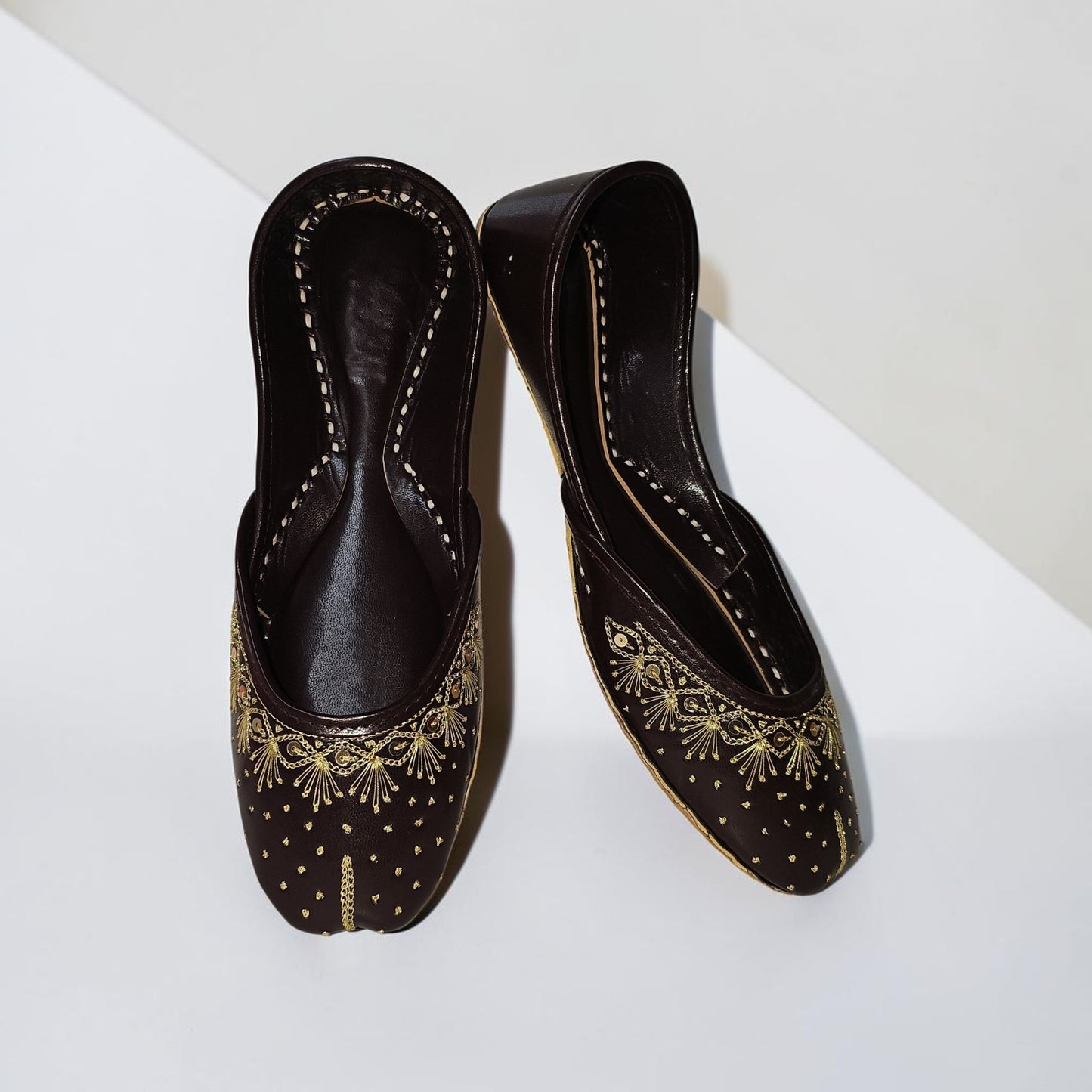 Elegant Women’s Traditional Khussa – Comfortable & Stylish