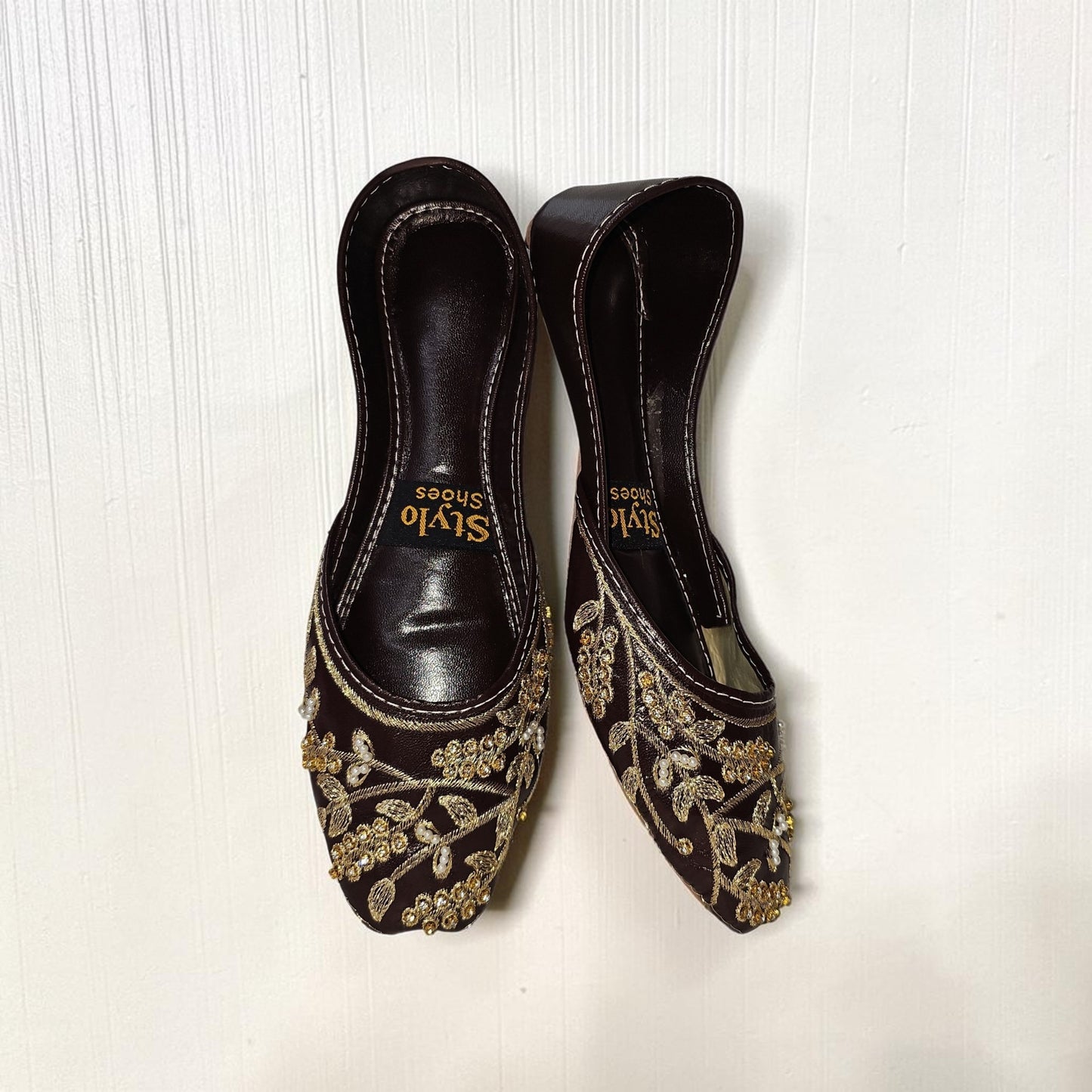 Elegant Women’s Traditional Khussa – Comfortable & Stylish