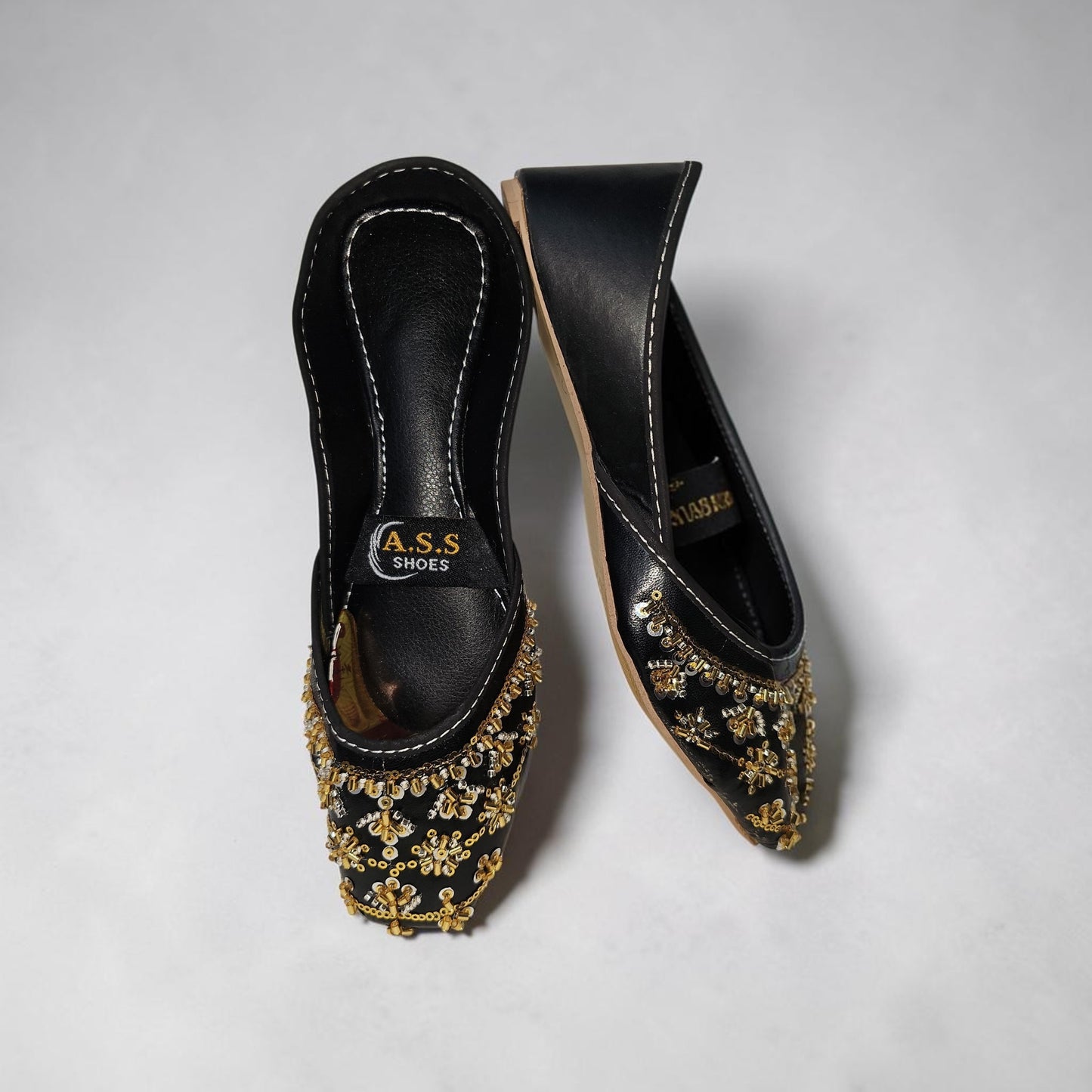 Elegant Women’s Traditional Khussa – Comfortable & Stylish