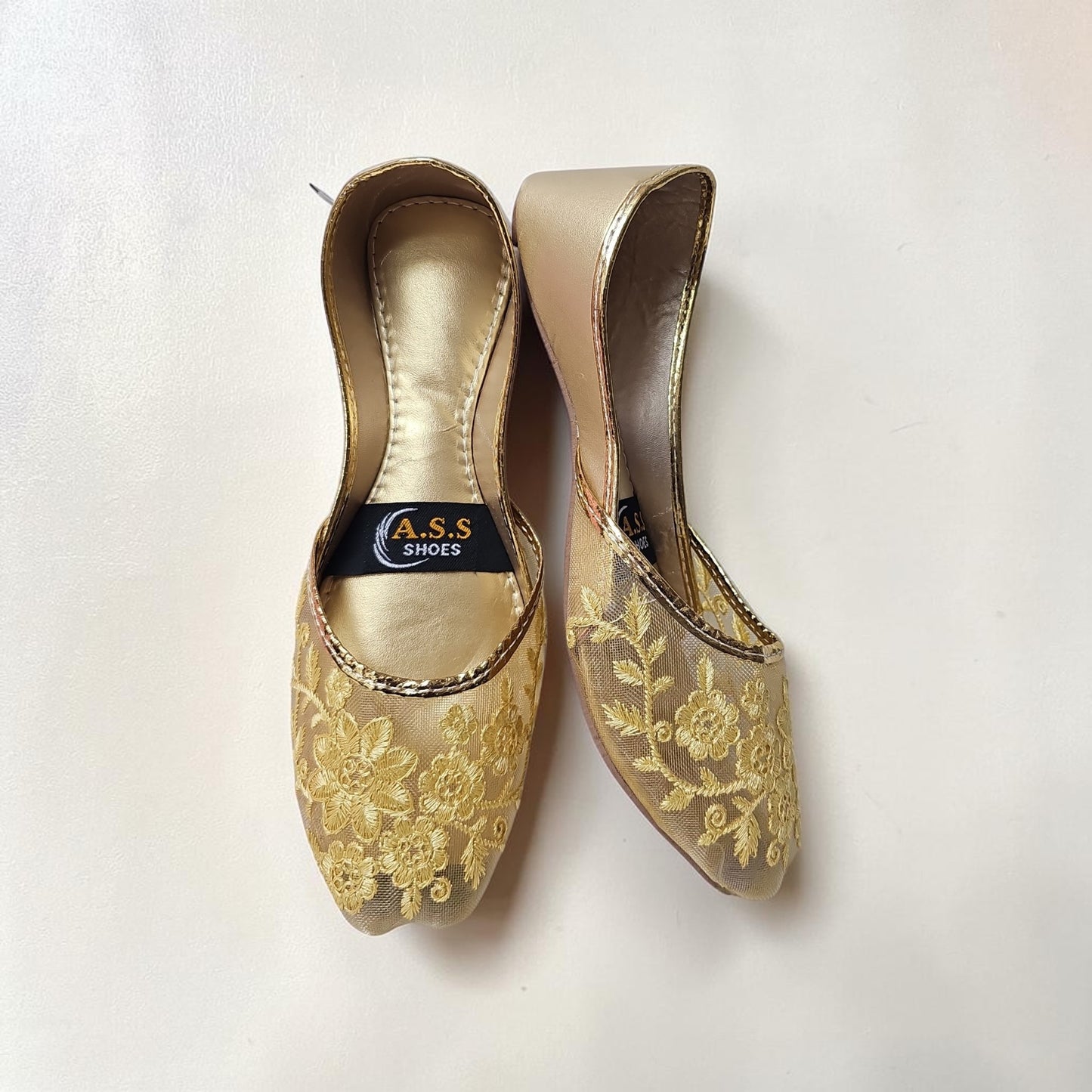 Elegant Women’s Traditional Khussa – Comfortable & Stylish