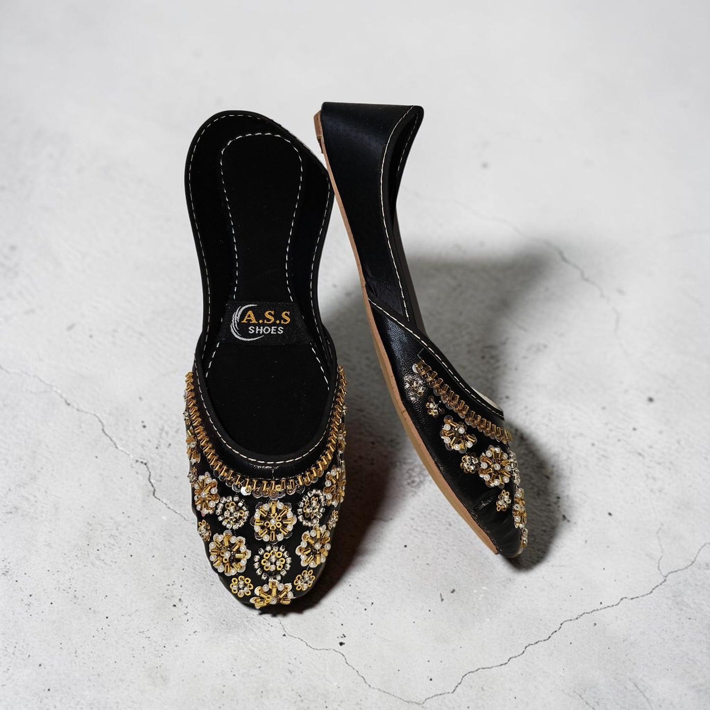 Elegant Women’s Traditional Khussa – Comfortable & Stylish