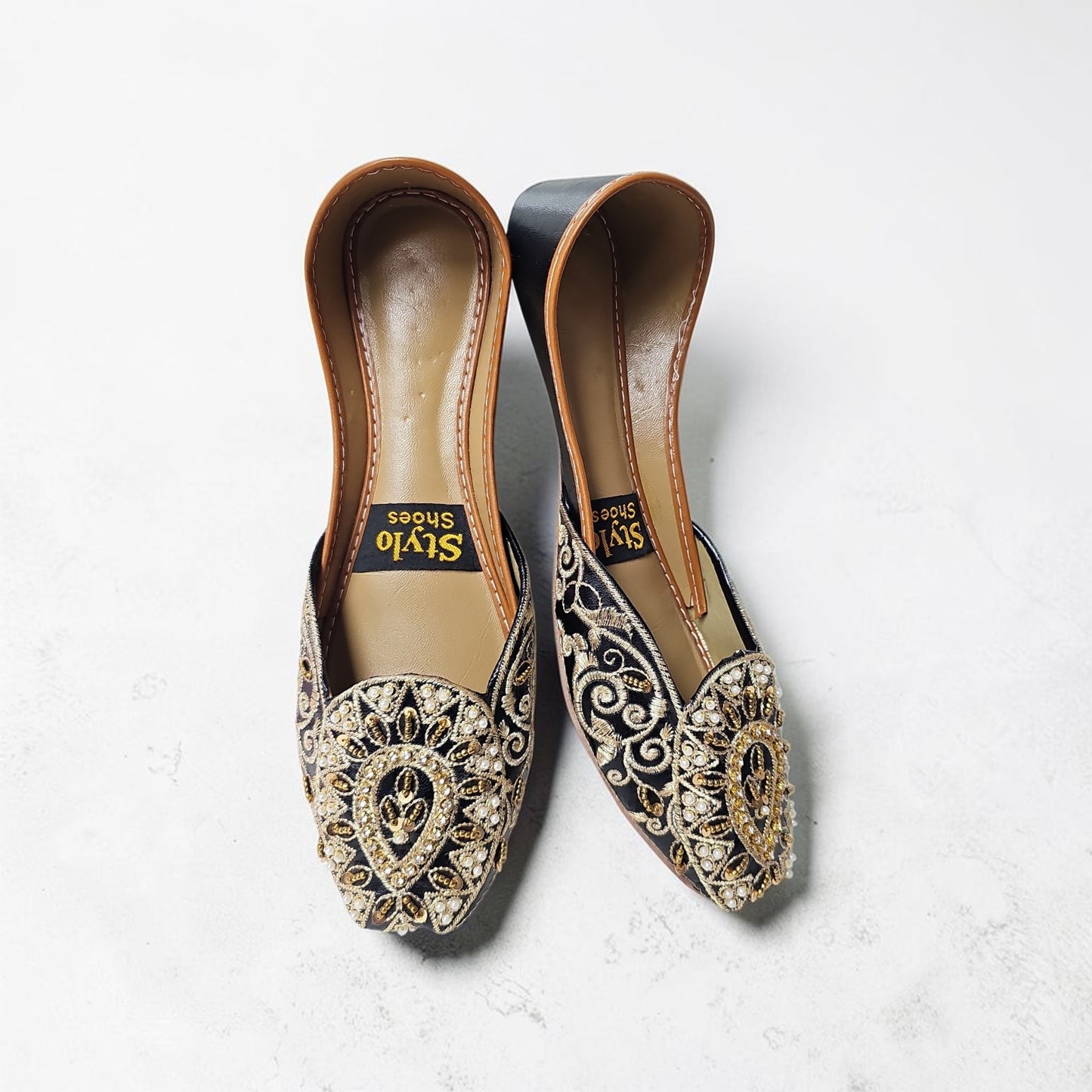 Elegant Women’s Traditional Khussa – Comfortable & Stylish